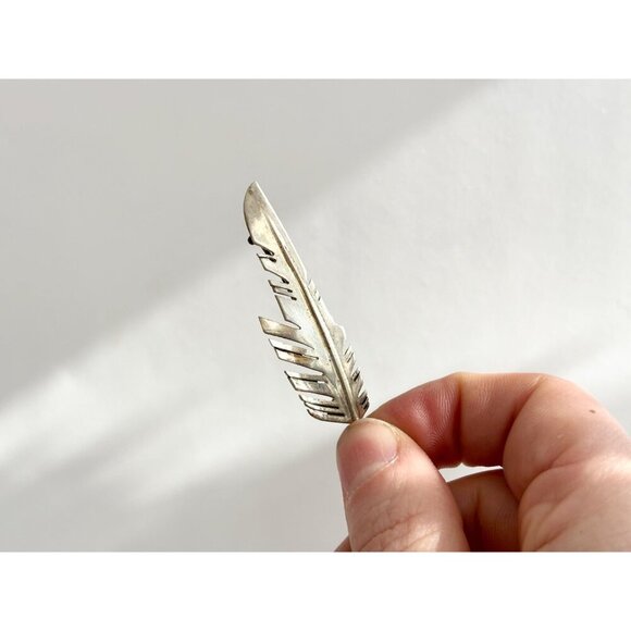 Feather Shaped Sterling Silver Vintage Southwest Classic Brooch Pin | Pendant - Picture 6 of 10